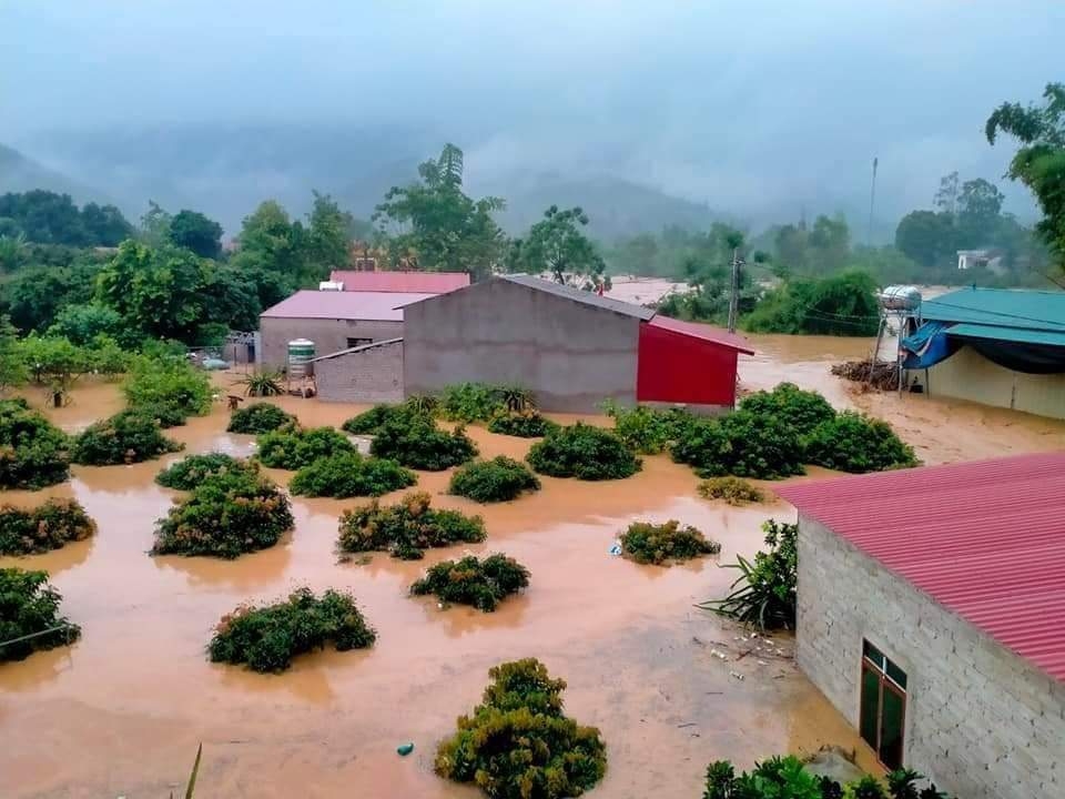 Bắc Giang: Mưa lũ khiến nước ngập trắng nhiều vùng ở Lục Ngạn
