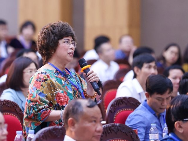 Bà Thái Hương, Anh hùng lao động, Nhà sáng lập, Chủ tịch Hội đồng tư vấn Tập đoàn TH, chia sẻ tại Hội nghị - Ảnh: VGP/Nhật Bắc