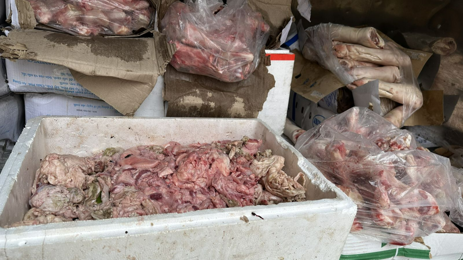 Bắc Giang: Phát hiện gần 1 tấn thực phẩm “bẩn”chuẩn bị vào bếp  Khu công nghiệp