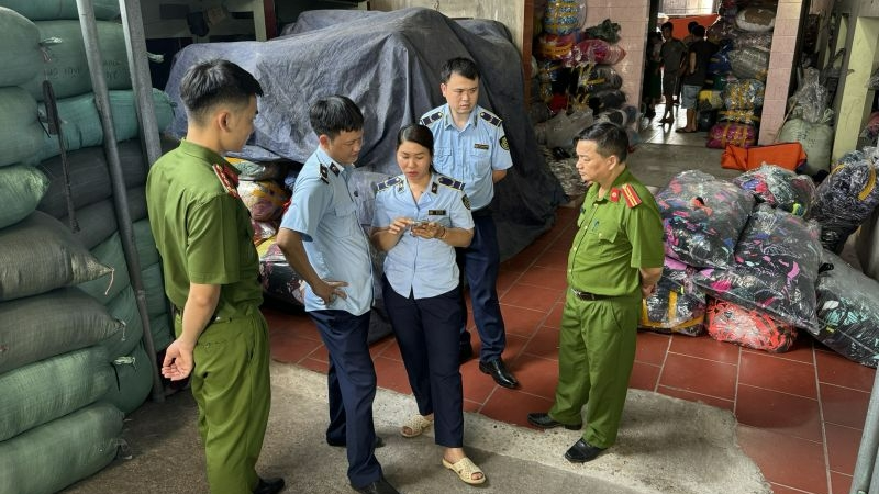 Bắc Giang: Phạt gần 150 triệu đồng hộ kinh doanh có 18.900 sản phẩm giả mạo nhãn hiệu 