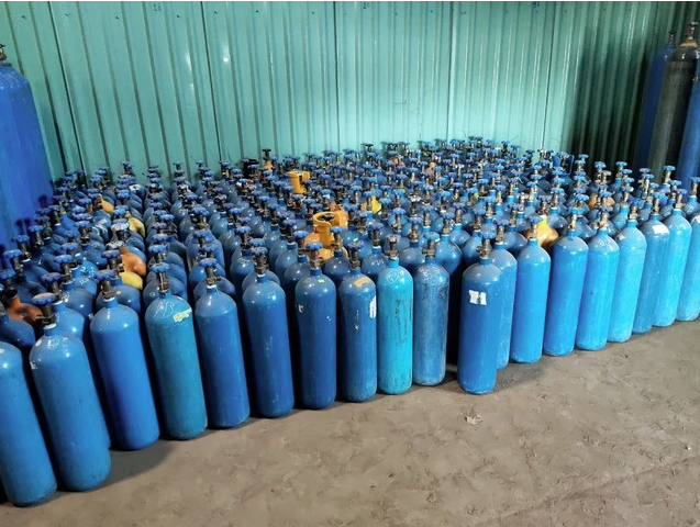 Bắc Giang: Phát hiện, xử lý chủ kho có hàng trăm bình khí cười