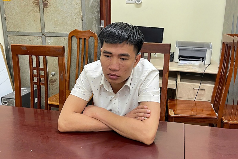 Bắt 2 chủ quán karaoke vì mua bán người dưới 16 tuổi