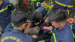 bac giang giai cuu nan nhan bi roi xuong gieng sau