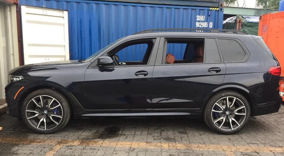 bmw x7 lien tiep ve viet nam them 1 phien ban mau noi that cuc chat
