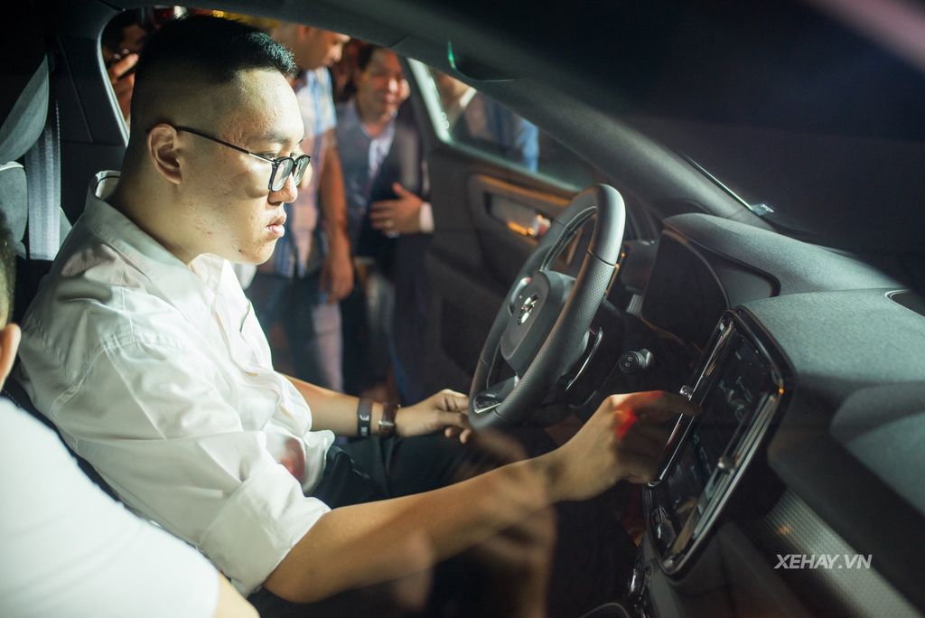 xe chau au cua nam 2018 volvo xc40 chinh thuc ra mat tai ha noi gia tu 175 ty dong