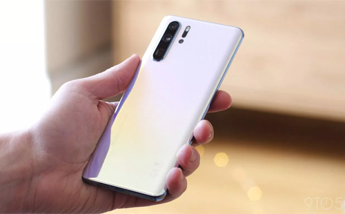 Huawei sẽ hoàn tiền nếu smartphone không chạy Facebook, Google