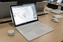 Microsoft ra mắt Surface Book 2 15 inch mới với giá rẻ hơn