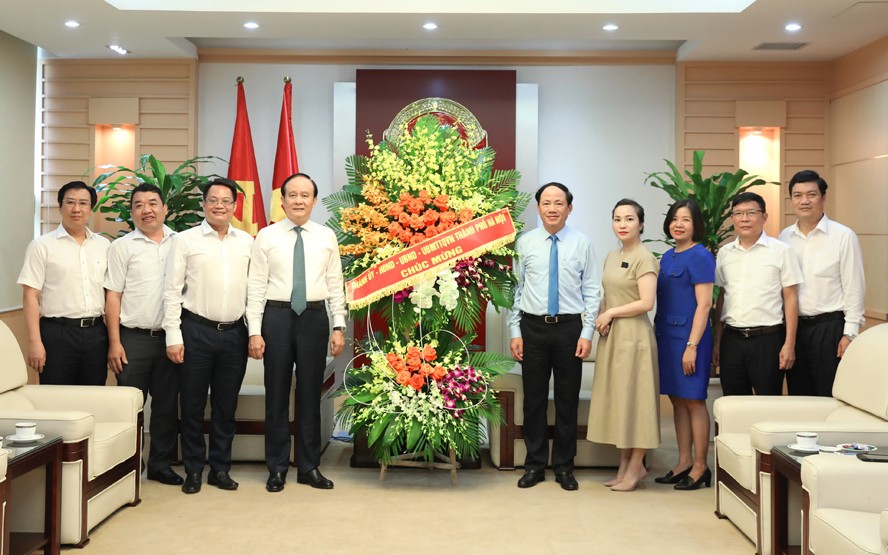 Lãnh đạo TP Hà Nội thăm, chúc mừng Bộ Thông tin và Truyền thông, các báo, đài Trung ương