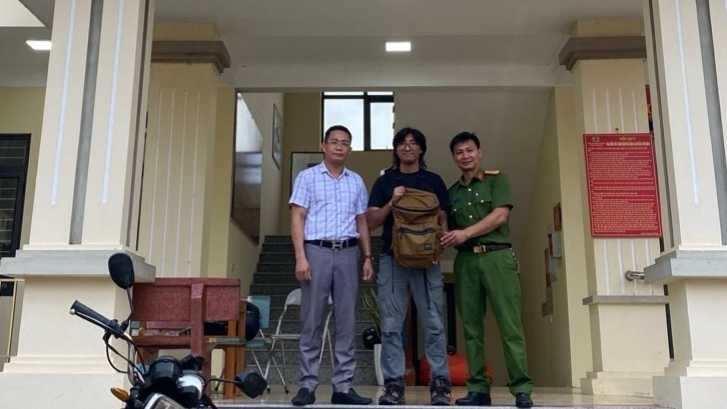 Công an huyện Sơn Động tìm lại tài sản bị mất cho du khách nước ngoài