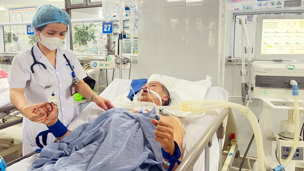 Bắc Giang: Đôi nam nữ bị rắn cạp nia cắn khi đang ngủ