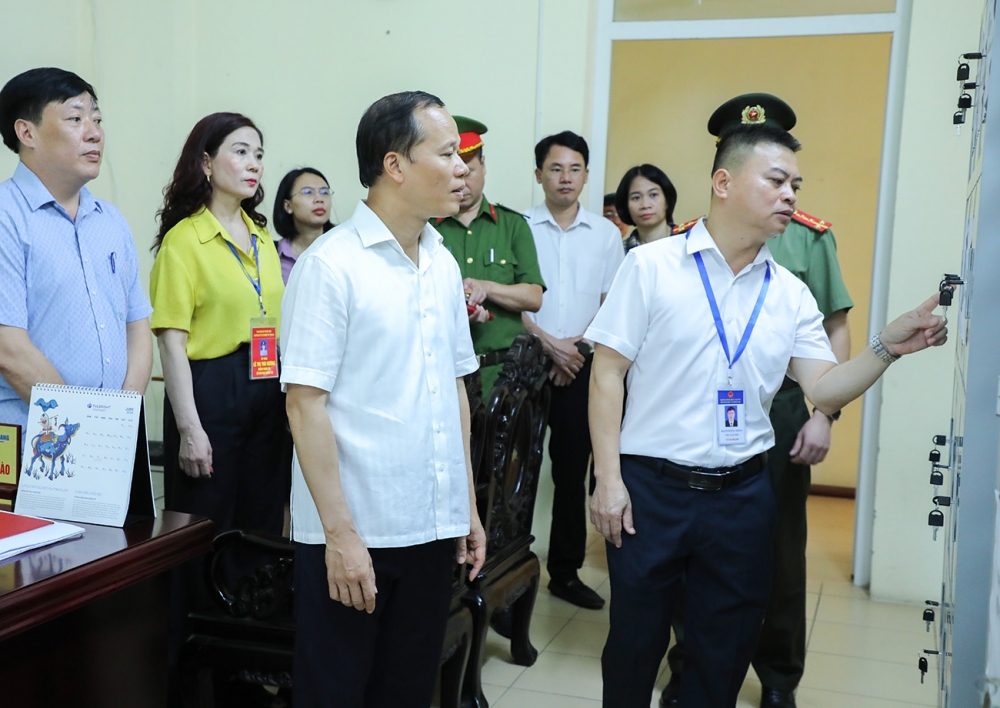 Phó Chủ tịch Thường trực UBND tỉnh Mai Sơn kiểm tra công tác tổ chức Kỳ thi tốt nghiệp THPT năm 2024
