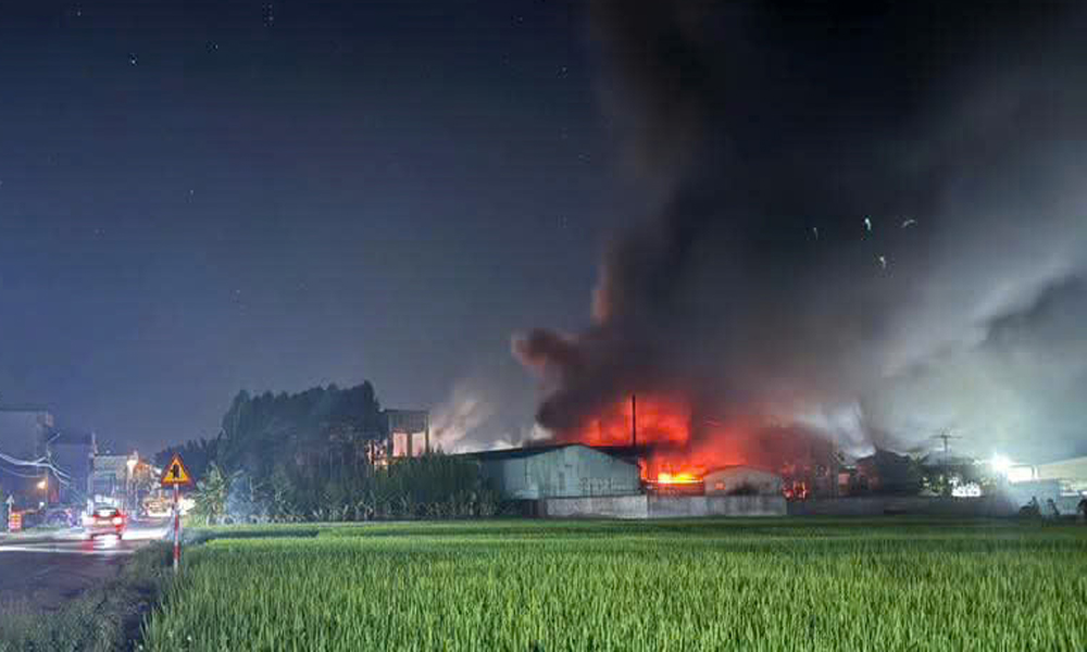 Bắc Giang: Lửa cháy thiêu rụi nhiều sản phẩm của Công ty cổ phần May Năm Châu