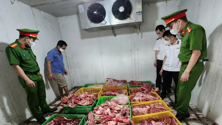 Bắc Giang: Kiểm tra, phát hiện gần 1,8 tấn xương và thịt lợn bẩn