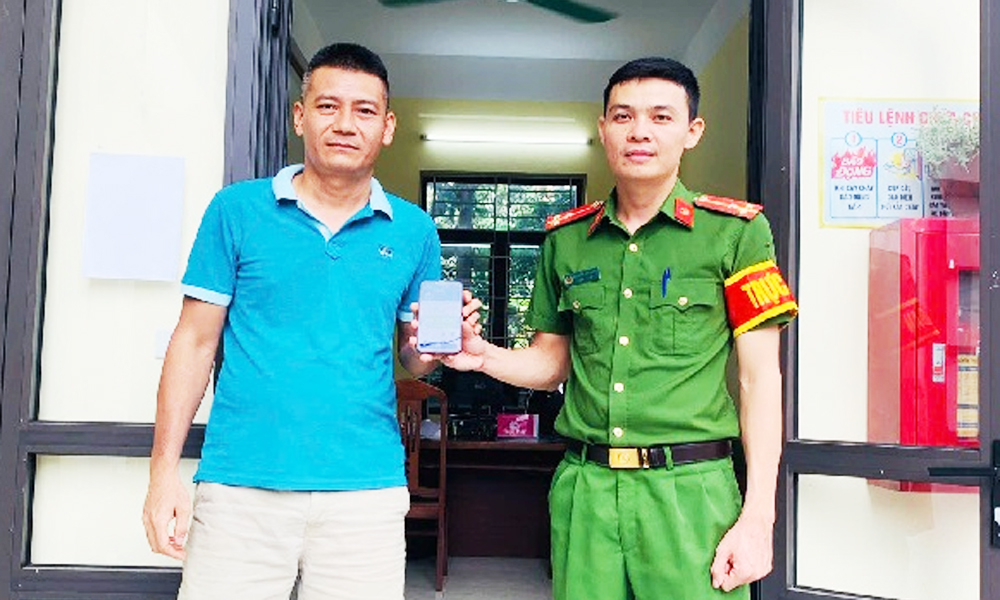 Yên Thế: Hỗ trợ công dân nhận lại tiền chuyển khoản nhầm