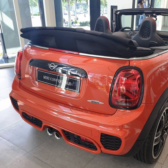 xe mui tran anh quoc mini convertible jcw dau tien cap ben viet nam gia 25 ty dong