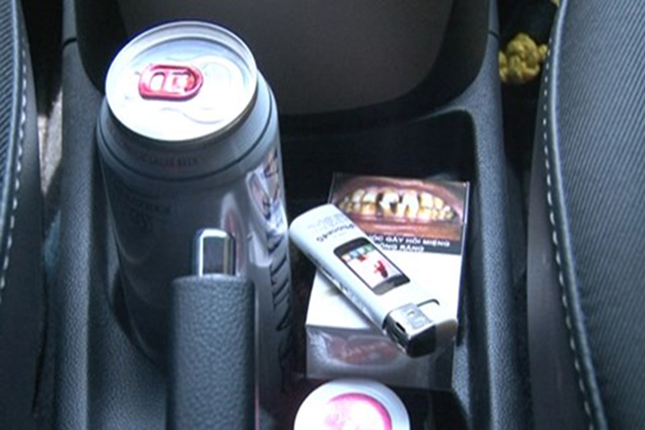 Nắng nóng và những vật dụng nên bỏ ngoài ô tô