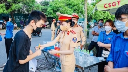 chien si tre doi nang dam mua dong hanh cung thi sinh ha noi