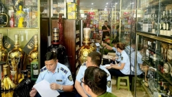 Bắc Giang: Khởi tố hộ kinh doanh có hàng nghìn điếu xì gà, thuốc lá và rượu nhập lậu