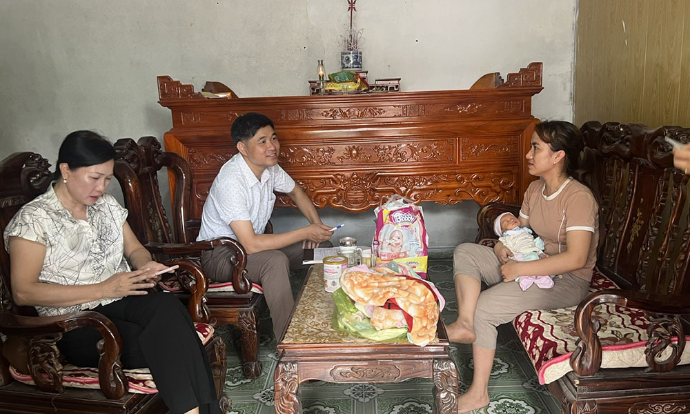 Bắc Giang: Một bé trai bị bỏ rơi