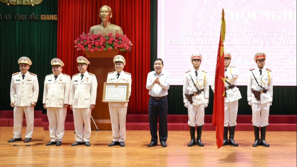 Phòng An ninh mạng và Phòng chống tội phạm sử dụng công nghệ cao tỉnh Bắc Giang vinh dự nhận Huân chương chiến công hạng Ba