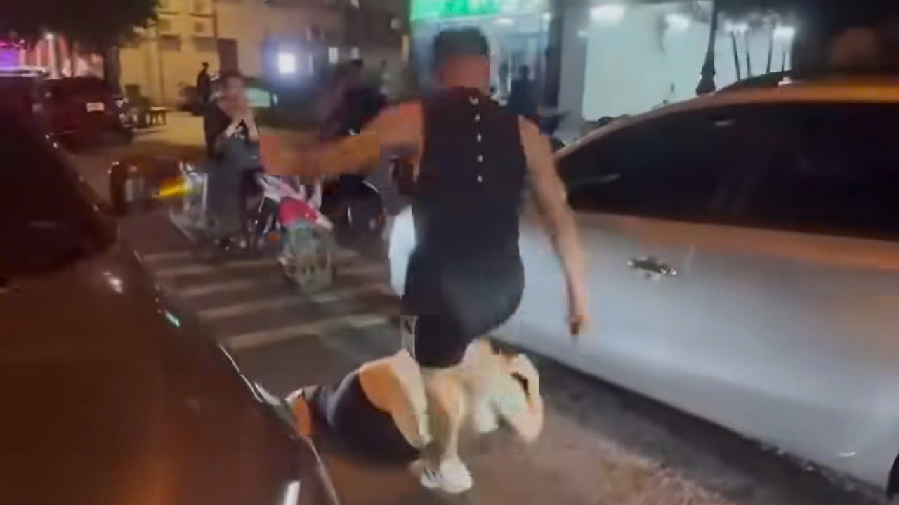 Bắc Ninh: Tài xế ô tô bị hành hung vì không nhường đường