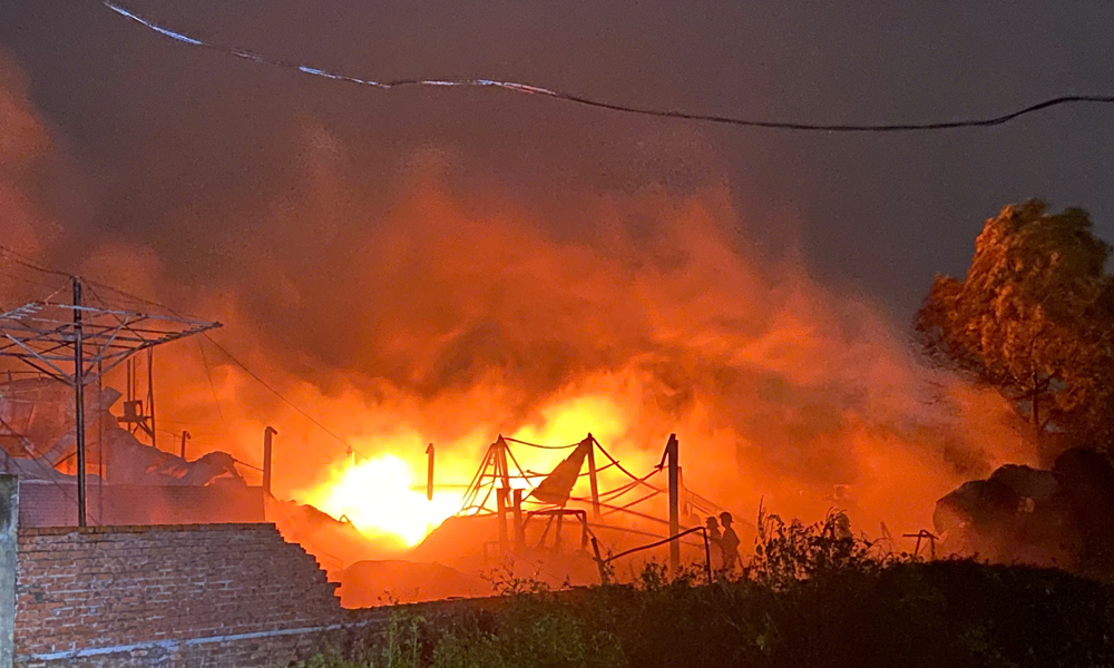 Bắc Ninh: Cháy lớn xưởng pallet, không có thiệt hại về người