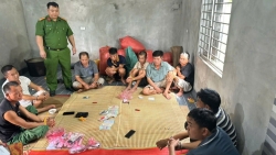 cong an xa bao dai bat qua tang nhom doi tuong danh bac