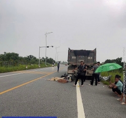 bac ninh nam thanh nien tu vong tai cho sau khi tong vao duoi xe tai
