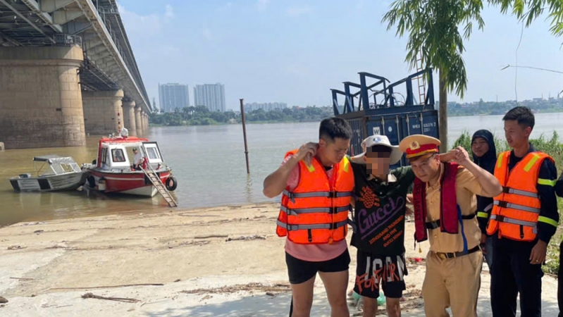 Nam thanh niên nhảy cầu tự tử vì áp lực cuộc sống