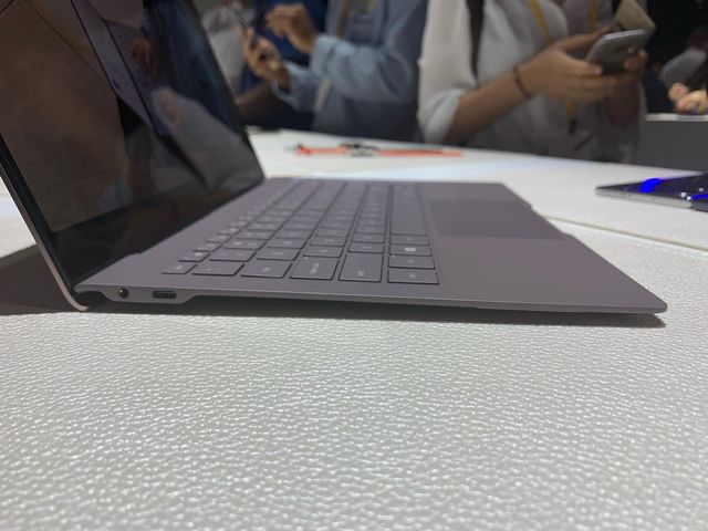 galaxy book s laptop sieu mong dung chip qualcomm pin 23 gio