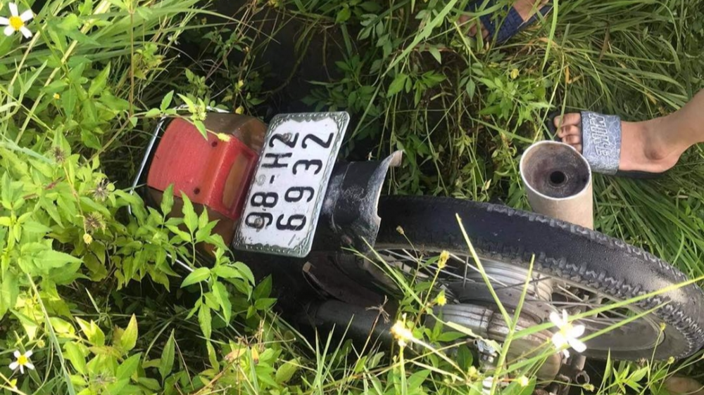 Hiện trường khi người dân phát hiện Hiện trường khi người dân phát hiện