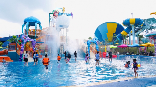 Những khoảnh khắc ấn tượng trong ngày đầu Wonderland Water Park mở cửa