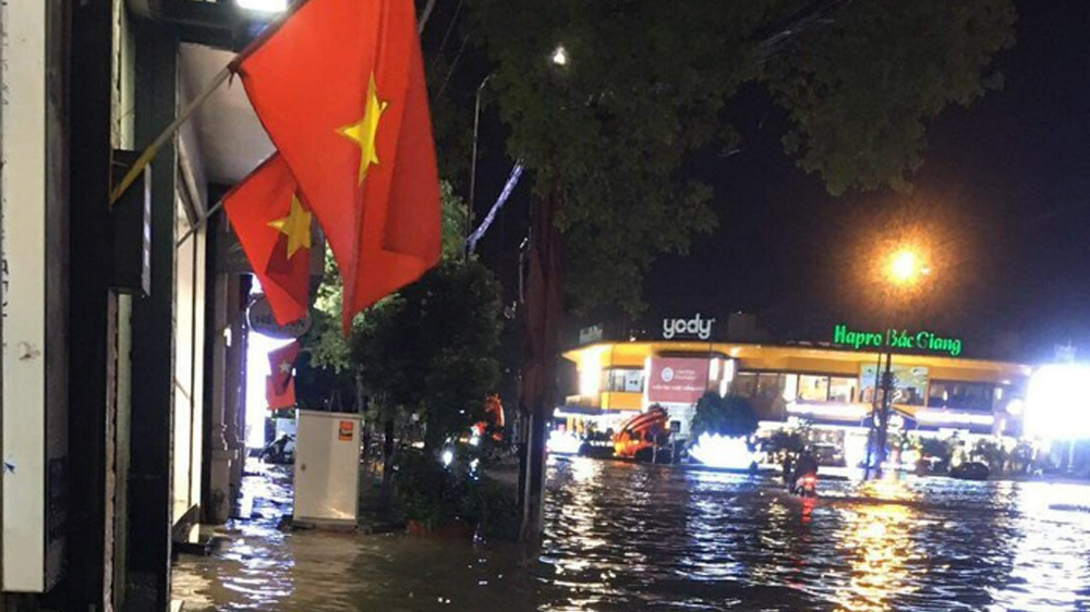 Nhiều tuyến phố tại TP Bắc Giang ngập sâu sau mưa lớn