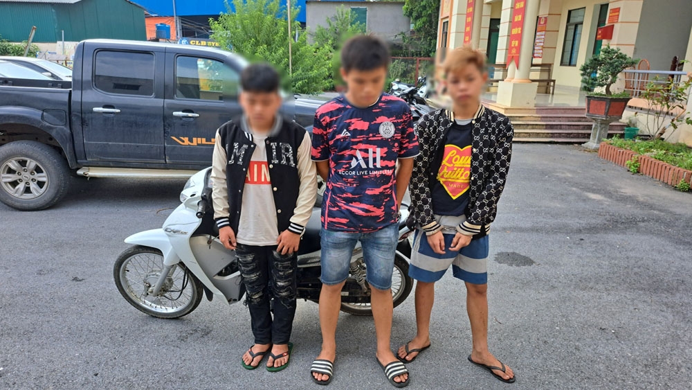Bắc Giang: Bắt 3 đối tượng nhỏ tuổi chuyên cướp dây chuyền của trẻ em lấy tiền chơi game