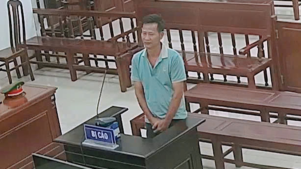 Bắc Giang: Phạt tù đối tượng bán đất sét trái phép