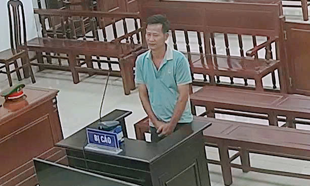 Bắc Giang: Phạt tù đối tượng bán đất sét trái phép