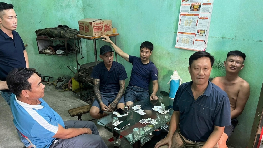 Bắc Ninh: Bắt giữ nhóm đối tượng đánh bạc tại quán sửa xe máy