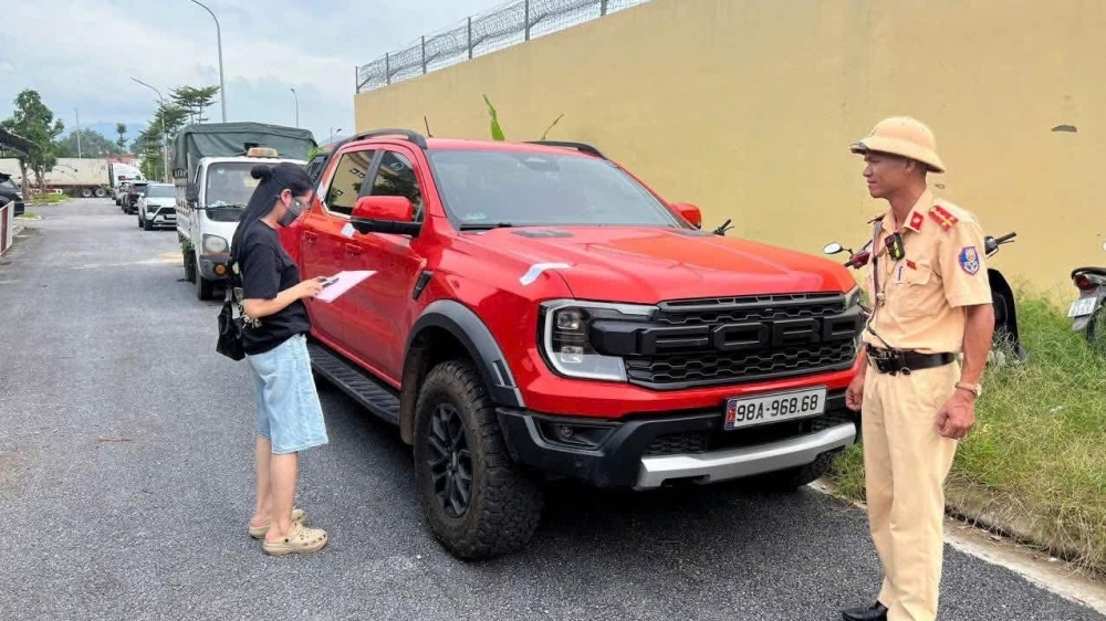 Sử dụng biển giả để tránh phạt nguội, nữ tài xế bị CSGT Bắc Ninh xử lý