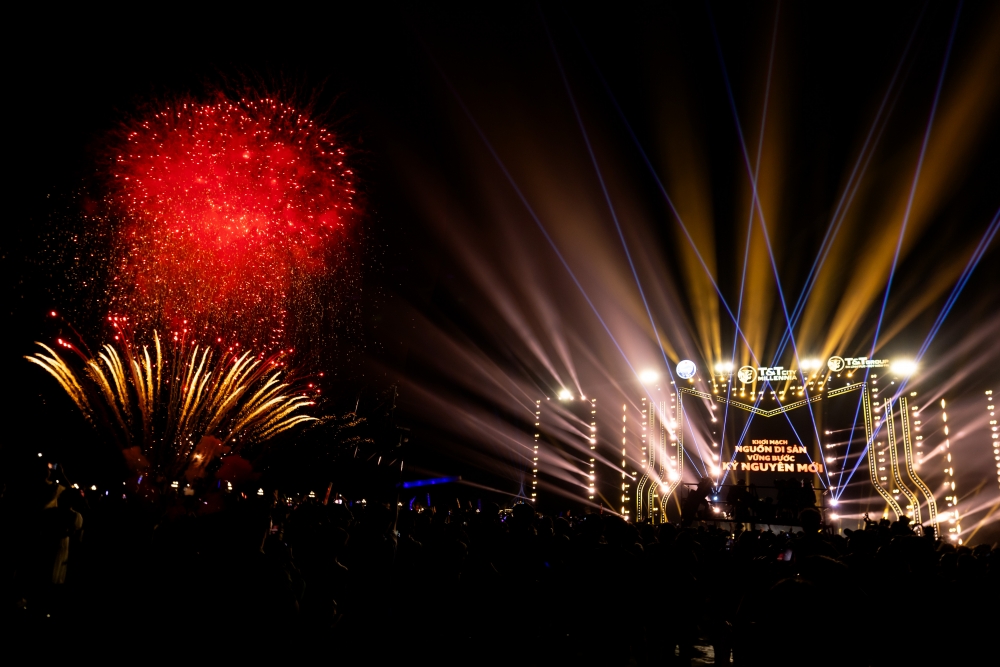 Hàng chục nghìn khán giả bùng nổ trong đêm đại nhạc hội TP Thiên niên kỷ T&T City Millennia