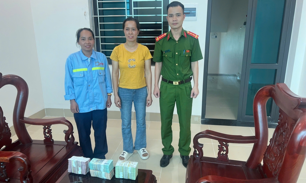 Công an xã Phù Lãng, tỉnh Bắc Ninh vừa hỗ trợ thành công việc trao trả gần 500 triệu đồng cho một người dân, số tiền này bị chuyển nhầm vào tài khoản của người khác.