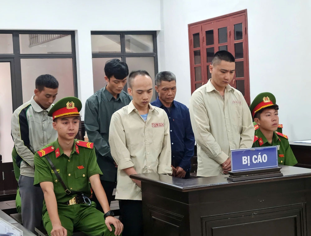 Ghen tuông mù quáng, cả gia đình cùng vướng vòng lao lý vì cướp tài sản