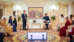 quoc vuong bhutan va hoang hau toi tham tap doan tt group