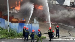 chay xuong go ep rong 200m2 o bac ninh nhieu tai san bi thieu rui