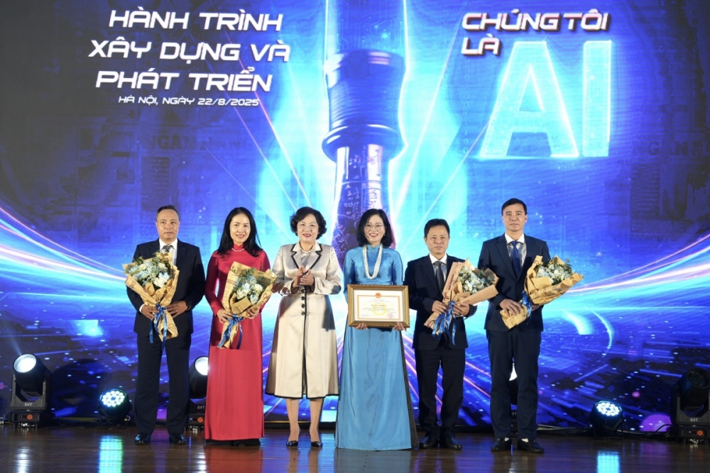 Thời báo Ngân hàng vinh dự được Thống đốc NHNN tặng bằng khen vì đã có thành tích xuất sắc trong công tác truyền thông chủ trương, chính sách, các Nghị quyết lớn của Đảng và Nhà nước Thời báo Ngân hàng kỷ niệm chặng đường vẻ vang, mở ra kỷ nguyên truyền thông mới