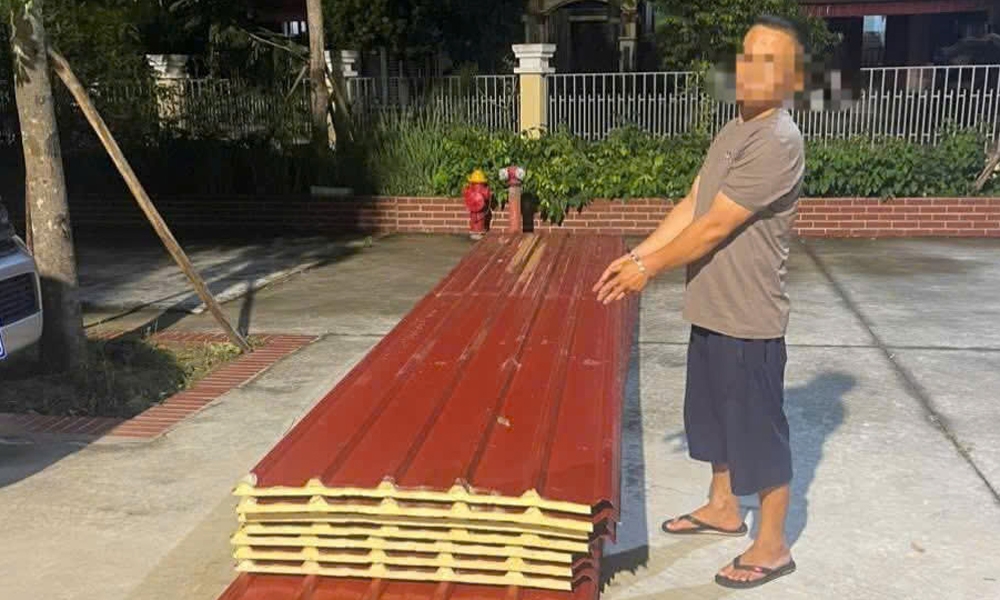 Đối tượng P.V.K và tang vật bị thu giữ.