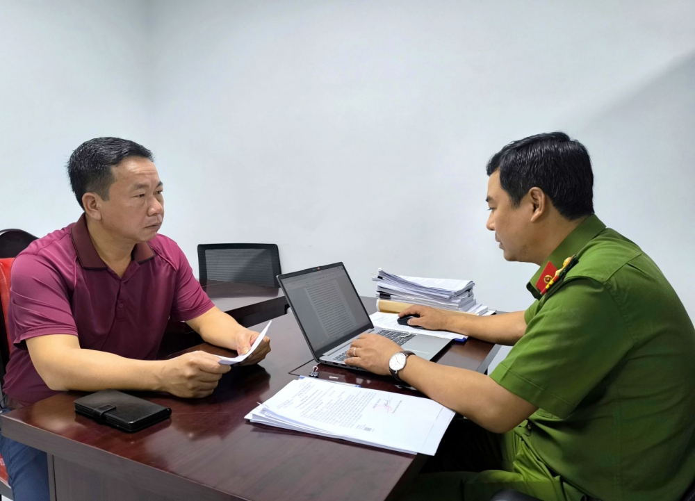 Cơ quan Công an làm việc với đối tượng Nguyễn Văn San (ảnh: Công an tỉnh Bắc Ninh). Khởi tố Giám đốc và Phó Giám đốc Công ty Đại Kim vì trốn thuế, gây thiệt hại gần 3 tỷ đồng