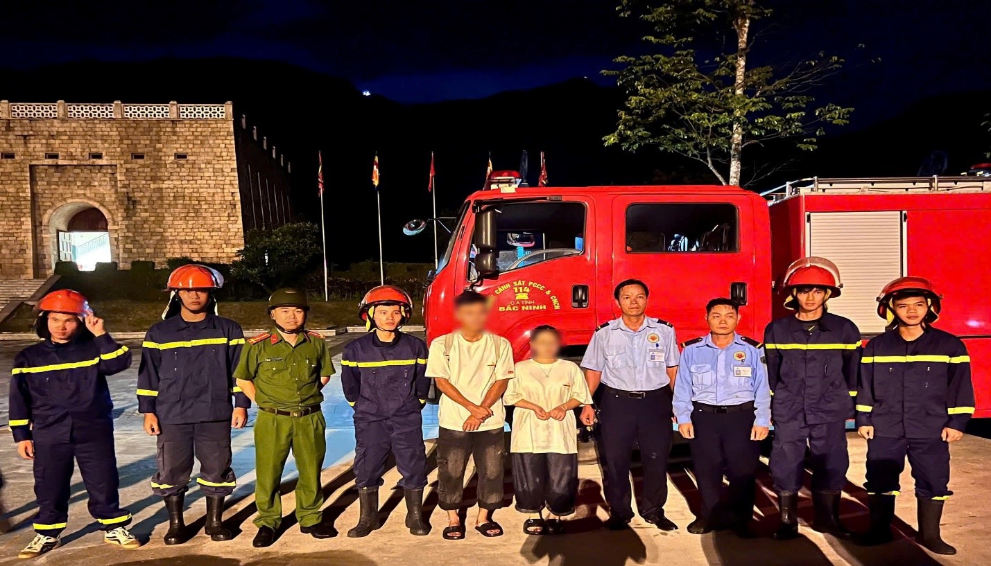 Công an giải cứu thành công 2 du khách bị lạc trên núi Tây Yên Tử