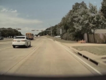 Cadillac CTS-V vượt đèn đỏ bằng pha drift qua 4 làn đường