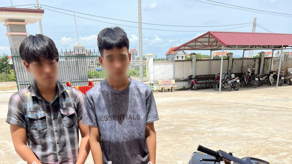 Bắc Giang: Xử lý 2 thanh niên bốc đầu xe máy qua hình ảnh trên MXH