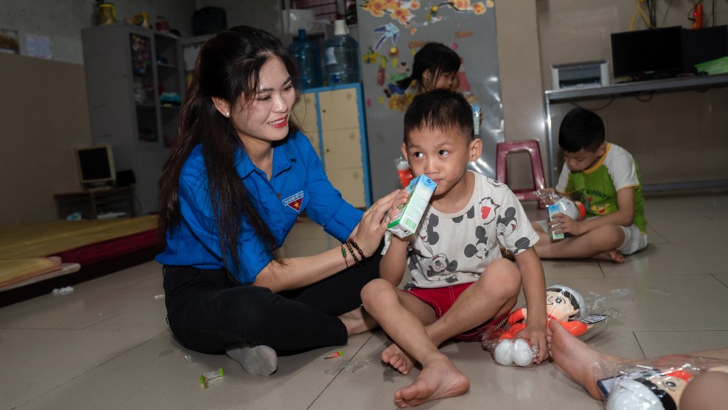 Trung thu ấm áp tới em bé  có hoàn cảnh khó khăn